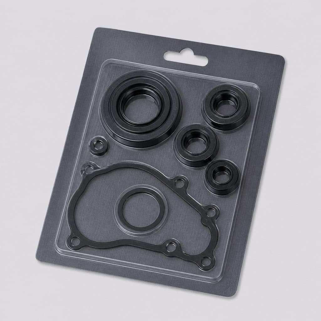 Pochette de joints spi pour moteur scooter sur fond clair