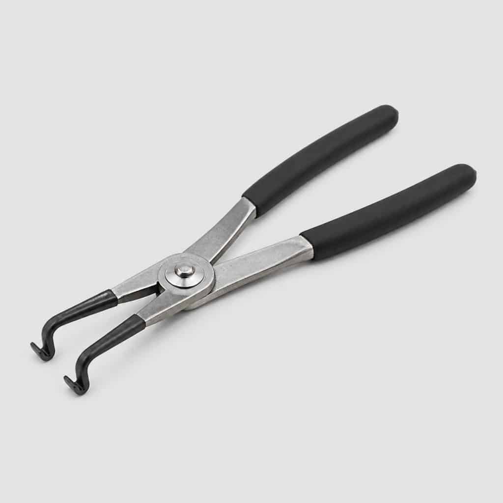Pince tire-ressorts en acier sur fond clair